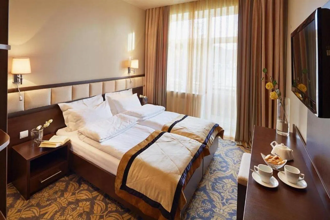 Edem Hotel إلفيف
